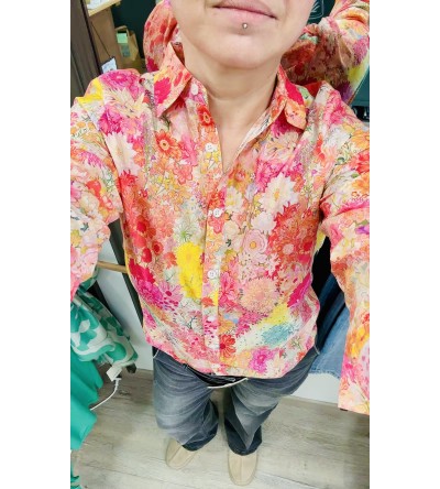 Chemise femme à fleurs : le modèle audacieux qui fait la différence !