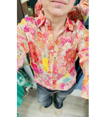 Chemise femme à fleurs : le modèle audacieux qui fait la différence !
