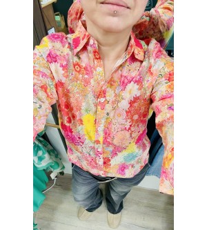 Chemise femme à fleurs : le modèle audacieux qui fait la différence !